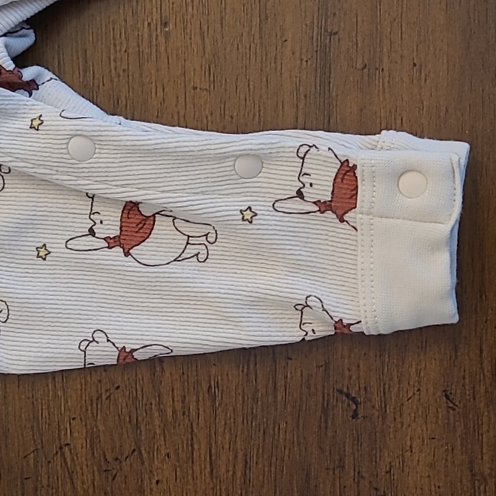 Uniqlo Winnie the Pooh Onesie 6 to 12 Months - Picture 9 of 13